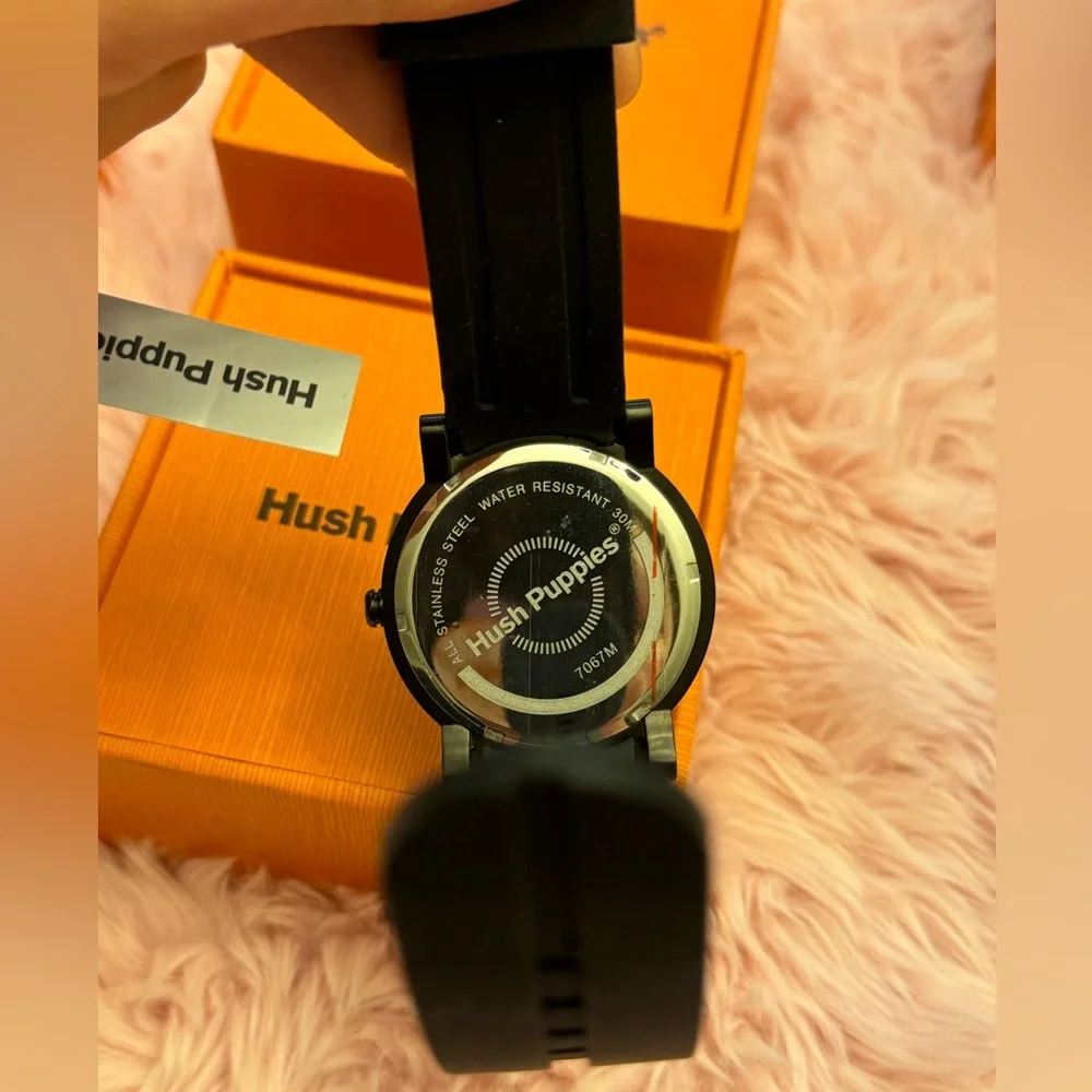 NIB‎ HUSH PUPPIES SILICONE STRAP ANALOG WATCH